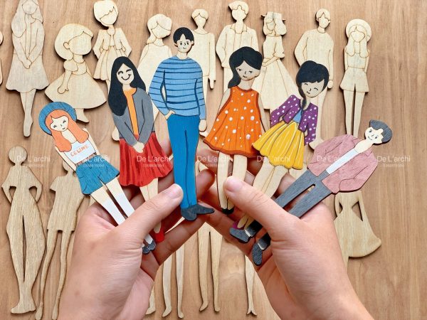 Bộ búp bê gỗ thủ công siêu xinh, cùng bé tạo nên những câu chuyện đáng yêu, làm móc treo khóa và trang trí góc học tập cực dễ thương - Hình ảnh 4